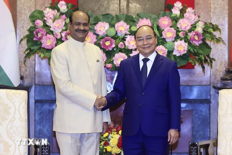 Chủ tịch nước Nguyễn Xuân Phúc tiếp Chủ tịch Hạ viện Cộng hòa Ấn Độ Om Birla đang thăm chính thức Việt Nam. (Ảnh: Thống Nhất/TTXVN)