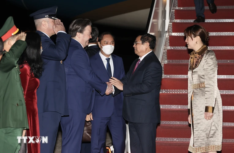 Sáng 11/5 (giờ địa phương), Thủ tướng Phạm Minh Chính và Đoàn đại biểu cấp cao Việt Nam đến tại Washington D.C, bắt đầu chuyến tham dự Hội nghị Cấp cao đặc biệt kỷ niệm 45 năm quan hệ ASEAN-Hoa Kỳ. (Ảnh: Dương Giang/TTXVN)