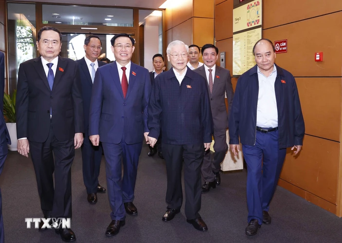 Tổng Bí thư Nguyễn Phú Trọng cùng các đồng chí lãnh đạo Đảng và Nhà nước đến dự phiên họp. (Ảnh: Doãn Tấn/TTXVN)