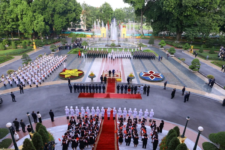 Toàn cảnh Lễ đón Tổng thống Hoa Kỳ Joe Biden thăm cấp Nhà nước tới Việt Nam. (Ảnh: Văn Điệp/TTXVN)