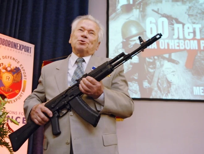 Mikhail Kalashnikov và khẩu súng AK huyền thoại