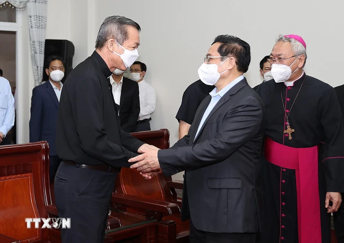 Thủ tướng Phạm Minh Chính thăm Tòa Giám mục giáo phận Bà Rịa. (Ảnh: Dương Giang/TTXVN)