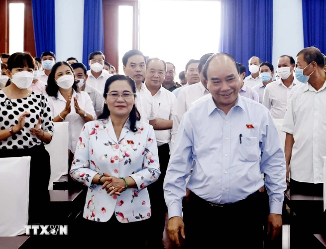 Chủ tịch nước Nguyễn Xuân Phúc đến dự buổi tiếp xúc cử tri. (Ảnh: Thống Nhất/TTXVN)