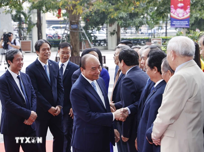 Chủ tịch nước Nguyễn Xuân Phúc với các đại biểu. (Ảnh: Thống Nhất/TTXVN)