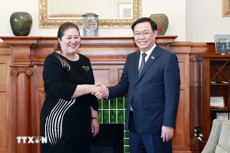 Chủ tịch Quốc hội Vương Đình Huệ hội kiến Toàn quyền New Zealand Dame Cindy Kiro. (Ảnh: Doãn Tấn/TTXVN)