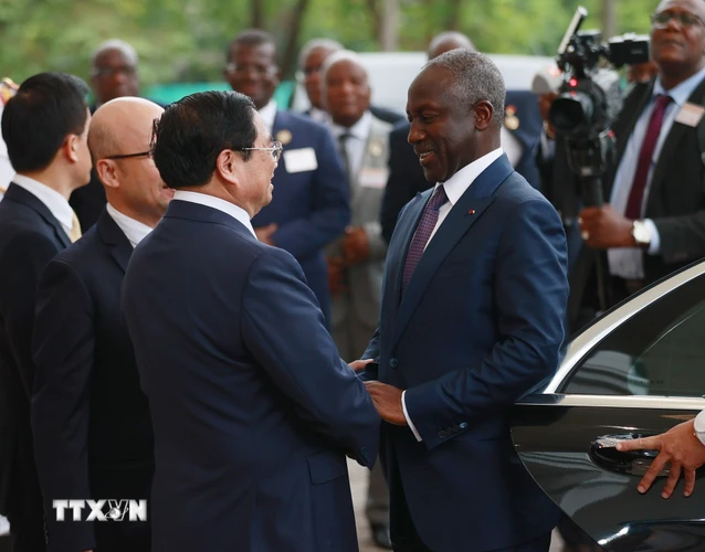 Thủ tướng Phạm Minh Chính đón Chủ tịch Quốc hội Bờ Biển Ngà (Côte d'Ivoire) Adama Bictogo thăm chính thức Việt Nam. (Ảnh: Dương Giang/TTXVN)