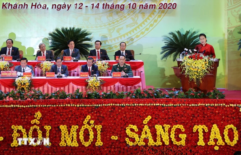Chủ tịch Quốc hội Nguyễn Thị Kim Ngân phát biểu tại Đại hội đại biểu Đảng bộ tỉnh Khánh Hòa lần thứ XVIII. (Ảnh: Trọng Đức/TTXVN)