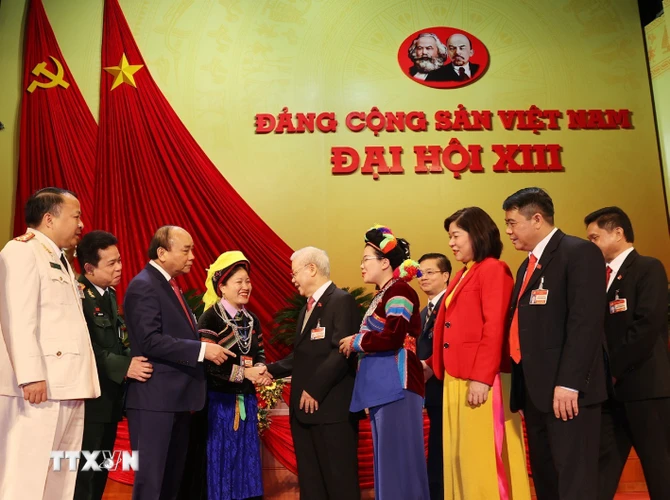 Tổng Bí thư, Chủ tịch nước Nguyễn Phú Trọng và Thủ tướng Chính phủ Nguyễn Xuân Phúc với các đại biểu. (Ảnh: TTXVN)