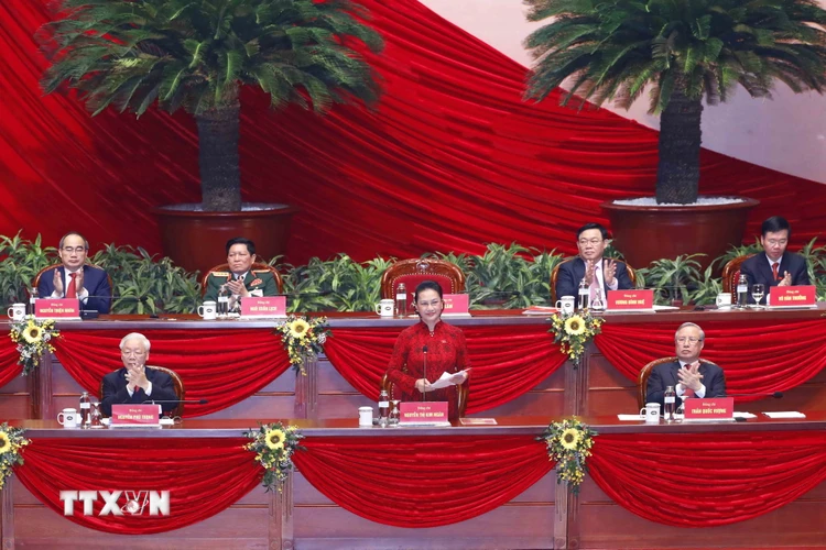 Chủ tịch Quốc hội Nguyễn Thị Kim Ngân thay mặt Đoàn Chủ tịch điều hành phiên bế mạc Đại hội. (Ảnh: TTXVN)