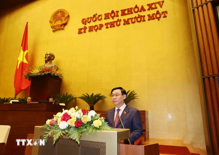 Chủ tịch Quốc hội Vương Đình Huệ đọc Tờ trình Quốc hội miễn nhiệm chức vụ Chủ tịch nước. (Ảnh: Trí Dũng/TTXVN)