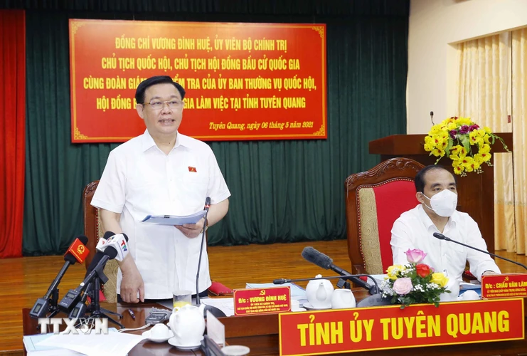 Chủ tịch Quốc hội Vương Đình Huệ phát biểu tại buổi làm việc với Ủy ban bầu cử tỉnh Tuyên Quang. (Ảnh: Doãn Tấn/TTXVN)