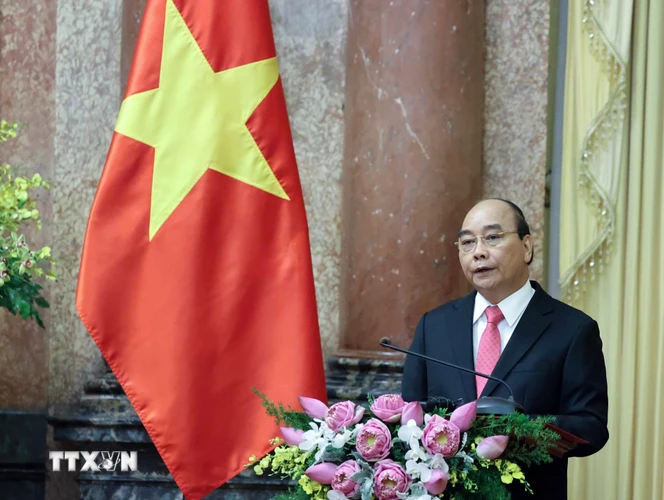 Chủ tịch nước Nguyễn Xuân Phúc phát biểu, giao nhiệm vụ cho Thượng tướng Nguyễn Tân Cương. (Ảnh: Thống Nhất/TTXVN)