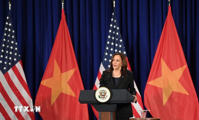 Chiều 26/8, tại Hà Nội, Phó Tổng thống Hoa Kỳ Kamala Harris họp báo thông tin về chuyến thăm Việt Nam. (Nguồn: TTXVN)