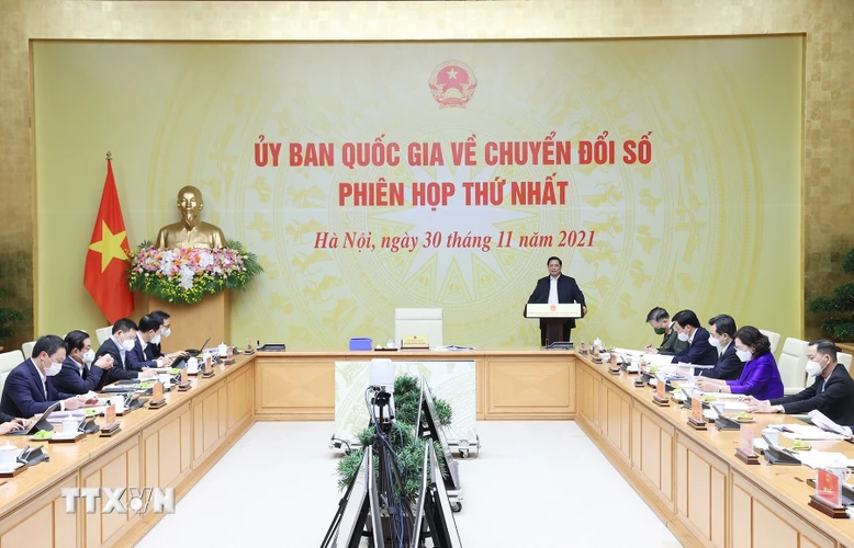 Thủ tướng Phạm Minh Chính, Chủ tịch Ủy ban quốc gia về chuyển đổi số chủ trì họp phiên thứ nhất của ủy ban. (Ảnh: Dương Giang/TTXVN)