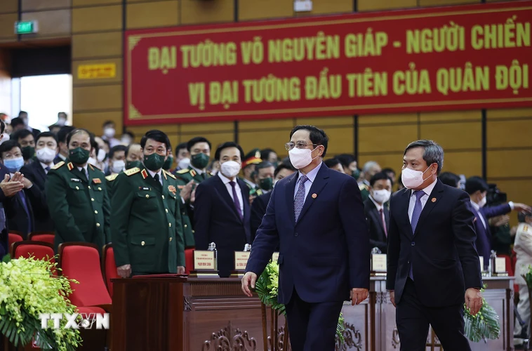 Thủ tướng Phạm Minh Chính đến dự buổi lễ kỷ niệm 110 năm Ngày sinh Đại tướng Võ Nguyên Giáp. (Ảnh: Dương Giang/TTXVN)