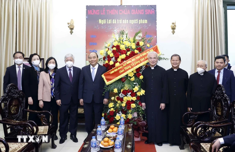 Chủ tịch nước Nguyễn Xuân Phúc chúc mừng Ủy ban Đoàn kết Công giáo Việt Nam nhân dịp Giáng sinh 2021 và Năm mới 2022. (Ảnh: Thống Nhất/TTXVN)