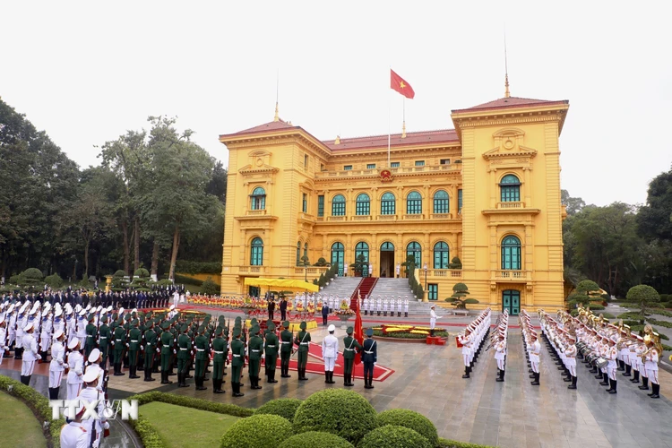 Quang cảnh lễ đón Thủ tướng Lào Phankham Viphavanh thăm chính thức Việt Nam. (Ảnh: Lâm Khánh/TTXVN)