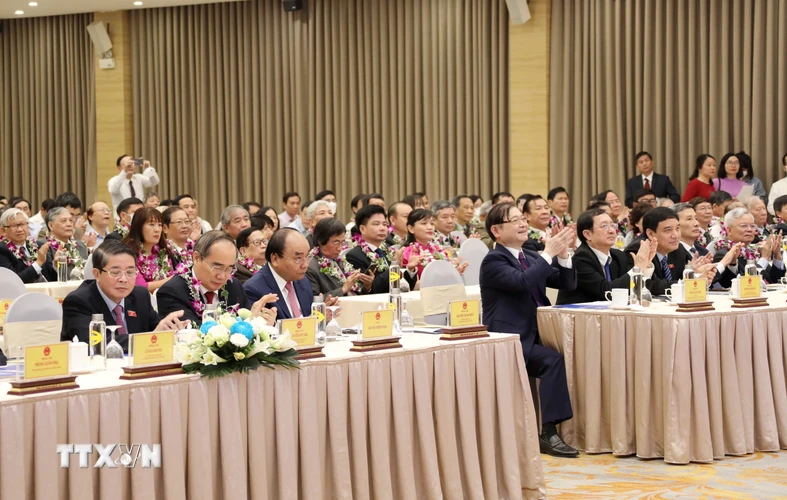 Ngày 21/5, tại Hà Nội, Chủ tịch nước Nguyễn Xuân Phúc dự lễ tôn vinh trí thức khoa học và công nghệ tiêu biểu năm 2022 do Liên hiệp các Hội Khoa học và Kỹ thuật Việt Nam tổ chức. (Ảnh: An Đăng/TTXVN)