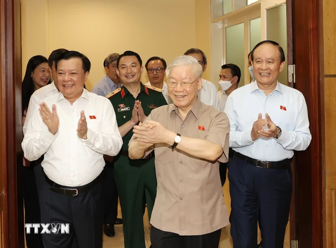 Tổng Bí thư Nguyễn Phú Trọng tiếp xúc cử tri tại quận Ba Đình. (Ảnh: Trí Dũng/TTXVN)