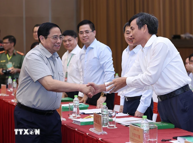 Thủ tướng Phạm Minh Chính với các đại biểu dự hội nghị tổng kết thực hiện Nghị quyết của Bộ Chính trị về phát triển vùng Tây Nguyên. (Ảnh: Dương Giang/TTXVN)