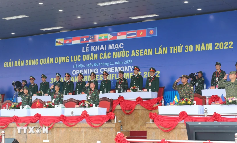 Sáng 6/11, tại Trung tâm Huấn luyện 4 Miếu Môn (Hà Nội), Bộ Quốc phòng Việt Nam tổ chức khai mạc giải bắn súng quân dụng Lục quân các nước ASEAN lần thứ 30 (AARM-03). (Ảnh: Trọng Đức/TTXVN)