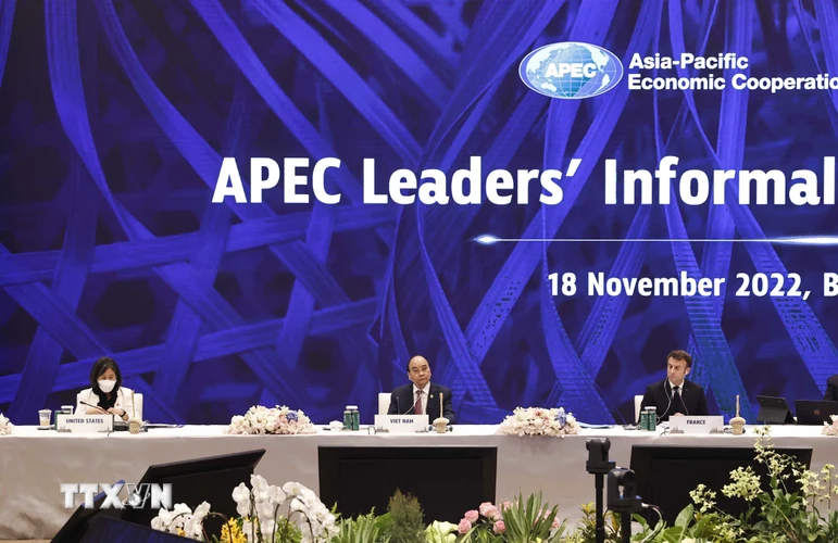  Sáng 18/11, tại Thủ đô Bangkok, Chủ tịch nước Nguyễn Xuân Phúc dự Đối thoại không chính thức giữa Lãnh đạo APEC và các khách mời. (Ảnh: Thống Nhất/TTXVN)