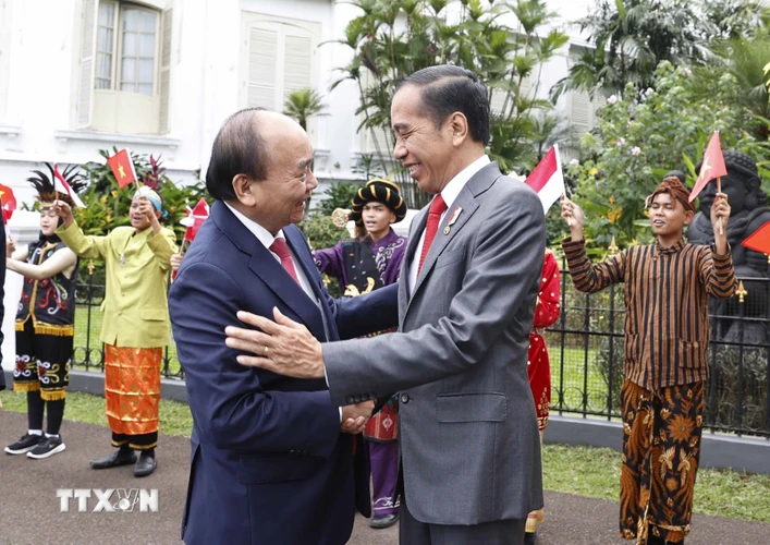 Sáng 22/12, lễ đón chính thức Chủ tịch nước Nguyễn Xuân Phúc tới Cộng hòa Indonesia được tổ chức trọng thể tại Thủ đô Jakarta, dưới sự chủ trì của Tổng thống Joko Widodo. (Ảnh: Thống Nhất/TTXVN)