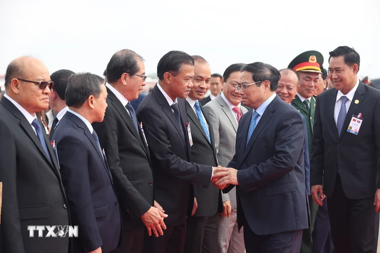 Chiều 12/1, Thủ tướng Phạm Minh Chính rời thủ đô Vientiane, kết thúc chuyến thăm chính thức Lào và đồng chủ trì Kỳ họp lần thứ 45 Ủy ban liên Chính phủ Việt Nam-Lào. (Ảnh: Dương Giang/TTXVN)