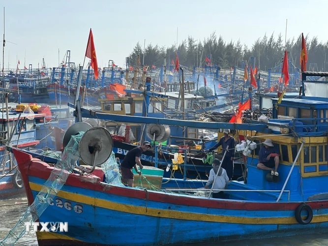 Tàu lưới rập của ngư dân xã Bình Châu, huyện Xuyên Mộc chuẩn bị cho chuyến ra khơi đánh bắt đầu năm. (Ảnh: Hoàng Nhị/TTXVN)