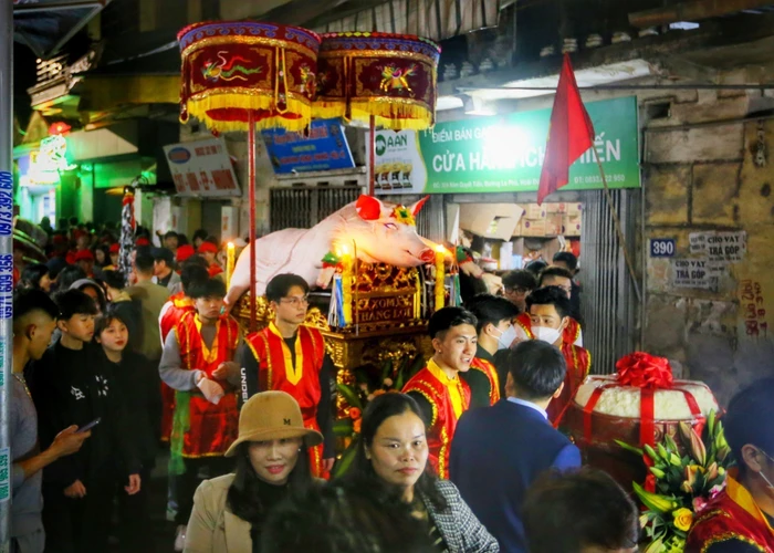 Hằng năm, cứ đến ngày 13 tháng giêng Âm Lịch (năm nay đúng ngày 3/2 Dương lịch), nhân dân làng La Phù, huyện Hoài Đức (Hà Nội) lại rộn ràng tổ chức Lễ hội rước Ông lợn truyền thống. (Ảnh: Tuấn Đức/TTXVN)