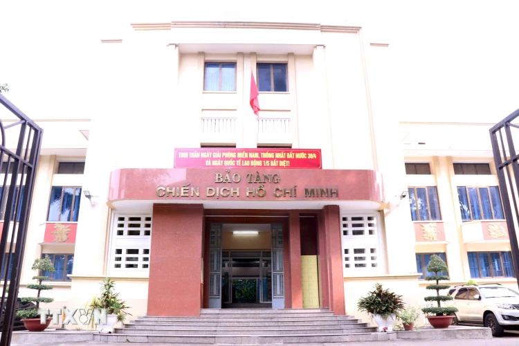 Bảo tàng Chiến dịch Hồ Chí Minh (Thành phố Hồ Chí Minh) không chỉ là nơi lưu giữ ký ức về một giai đoạn lịch sử hào hùng của dân tộc mà còn là một địa chỉ đỏ cho công tác giáo dục truyền thống cách mạng. (Ảnh: Xuân Khu/TTXVN)