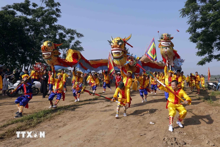 Cứ 4 năm một lần vào ngày 1/4 Âm lịch, tại xã Tự Nhiên (huyện Thường Tín, Hà Nội), chính quyền và nhân dân lại tổ chức lễ hội Lễ hội Chử Đồng Tử-Tiên Dung Công chúa, một trong 'Tứ bât tử' trong tín ngưỡng dân gian nước ta. (Ảnh: Trấn Việt/TTXVN)