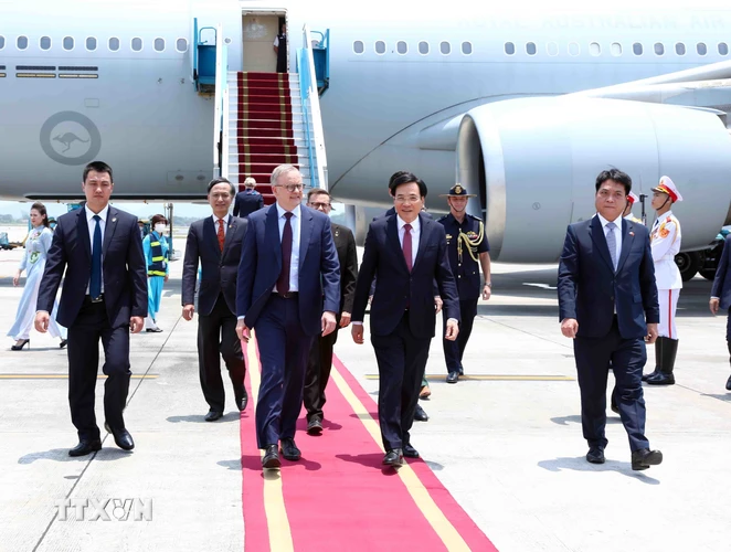 Nhận lời mời của Thủ tướng Phạm Minh Chính, ngày 3/6/2023, Thủ tướng Australia Anthony Albanese đã tới sân bay quốc tế Nội Bài (Hà Nội), bắt đầu chuyến thăm chính thức Việt Nam từ ngày 3 đến 4/6. (Ảnh: Phạm Kiên/TTXVN)