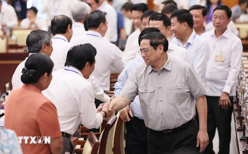 Thủ tướng Phạm Minh Chính với các đại biểu tham dự hội nghị Hội đồng Điều phối Vùng Đông Nam Bộ. (Ảnh: Dương Giang/TTXVN)