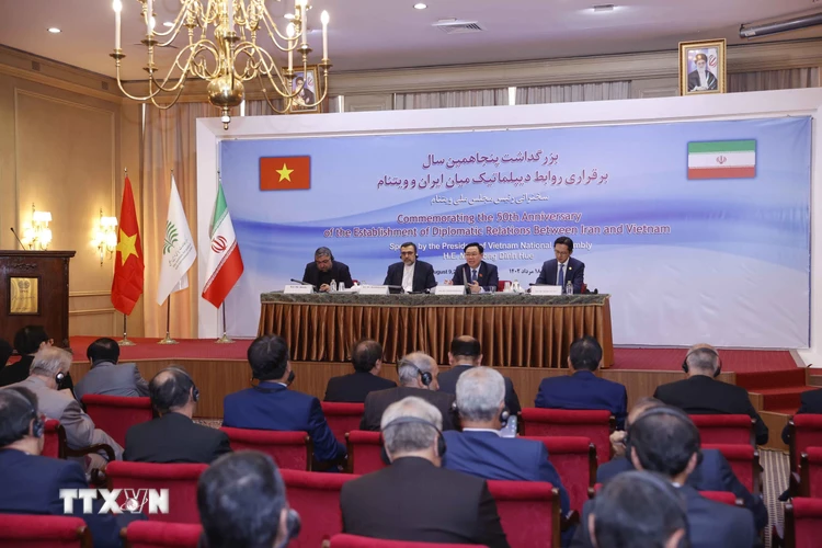 Chiều 9/8/2023 (theo giờ địa phương), Chủ tịch Quốc hội Vương Đình Huệ đến thăm và có bài phát biểu quan trọng về quan hệ Việt Nam-Iran hợp tác vì hòa bình và phát triển tại thủ đô Tehran. (Ảnh: Doãn Tấn/TTXVN)