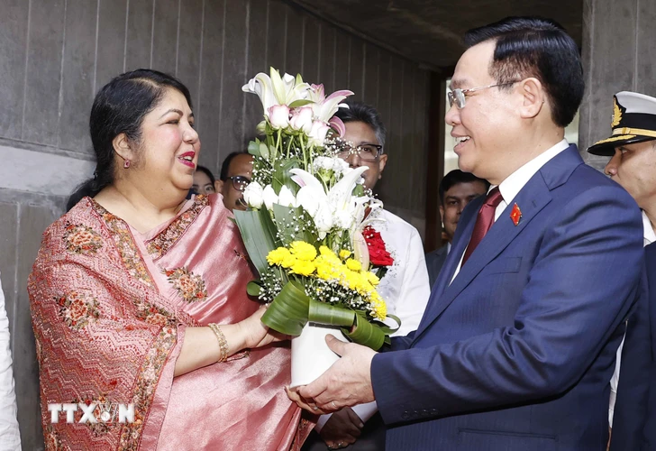 Chiều 21/9/2023, tại Nhà Quốc hội ở thủ đô Dhaka, Chủ tịch Quốc hội Shirin Sharmin Chaudhury đón và hội đàm với Chủ tịch Quốc hội Vương Đình Huệ thăm chính thức Cộng hòa Nhân dân Bangladesh. (Ảnh: Doãn Tấn/TTXVN)