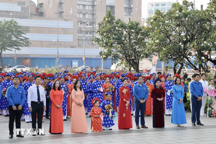 Ngày 20/10/2023, Trung tâm Hỗ trợ Thanh niên Công nhân Thành phố Hồ Chí Minh tổ chức chương trình Lễ cưới tập thể năm 2023 dành cho 82 cặp đôi có hoàn cảnh khó khăn. (Ảnh: Hồng Giang/TTXVN)