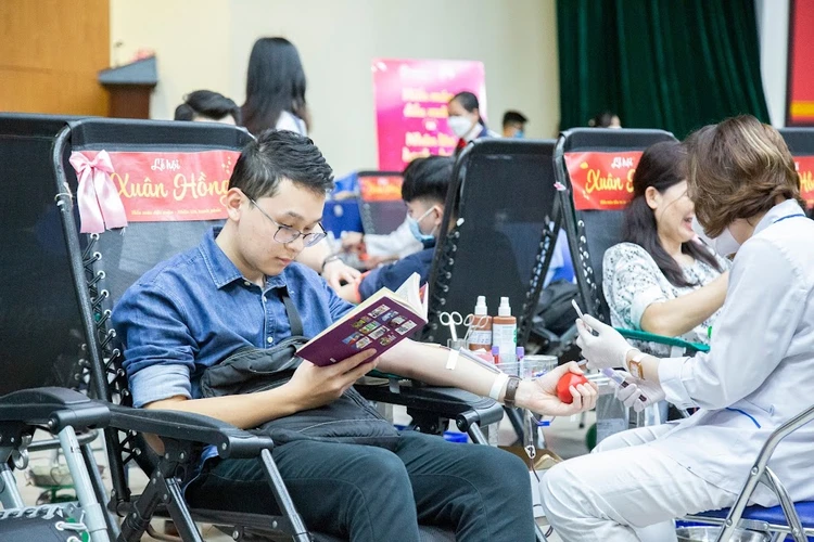  Ngày 6/2, Lễ hội Xuân hồng lần thứ XVI - sự kiện hiến máu lớn nhất vào mỗi dịp đầu xuân chính thức khai mạc tại Viện Huyết học-Truyền máu Trung ương. (Ảnh: PV/Vietnam+)