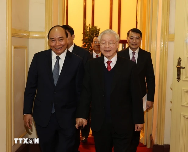 Tổng Bí thư, Chủ tịch nước Nguyễn Phú Trọng và Thủ tướng Nguyễn Xuân Phúc đến dự buổi chúc Tết. (Ảnh: Trí Dũng/TTXVN)
