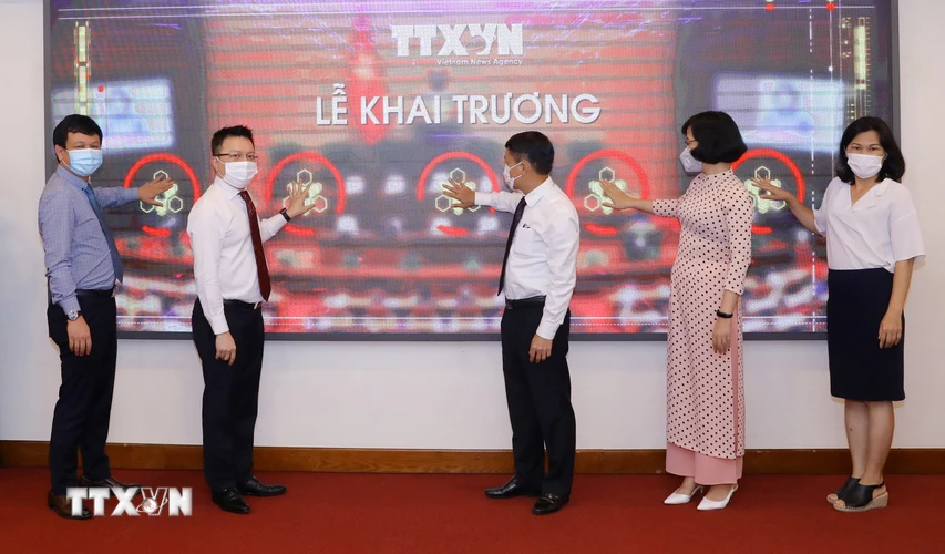 Lãnh đạo TTXVN khai trương trang thông tin đặc biệt về bầu cử đại biểu Quốc hội và đại biểu Hội đồng Nhân dân các cấp. (Ảnh: Văn Điệp/TTXVN) 