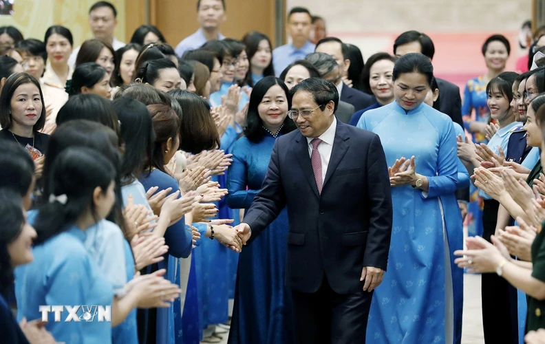 Thủ tướng Phạm Minh Chính với các đại biểu dự hội nghị. (Ảnh: Dương Giang/TTXVN)