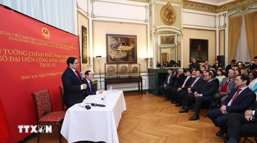 Thủ tướng Phạm Minh Chính phát biểu tại buổi gặp đại diện cộng đồng người Việt Nam tại Vương quốc Bỉ. (Ảnh: Dương Giang/TTXVN)