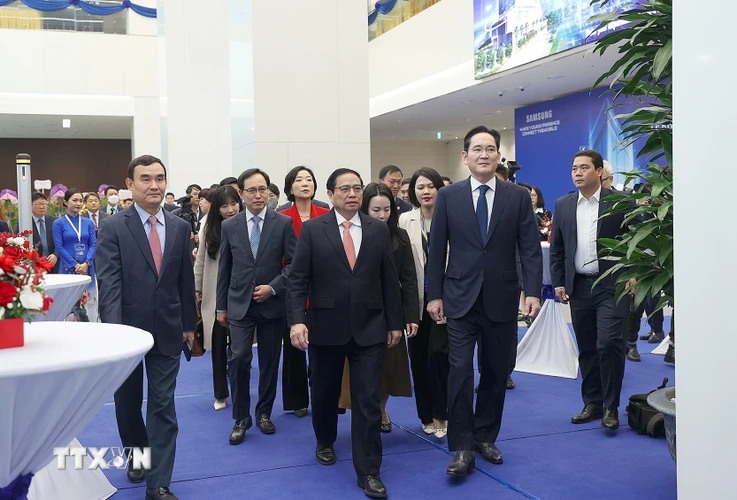 Thủ tướng Phạm Minh Chính đến dự lễ khánh thành Trung tâm Nghiên cứu và Phát triển (R&amp;D) của Samsung. (Ảnh: Dương Giang/TTXVN) 