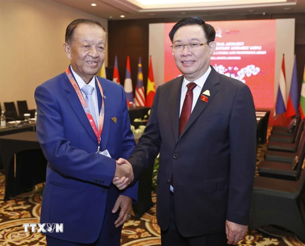 Chủ tịch Quốc hội Vương Đình Huệ gặp Chủ tịch Quốc hội Vương quốc Thái Lan Wan Muhammad Nor Matha. (Ảnh: Doãn Tấn/TTXVN)