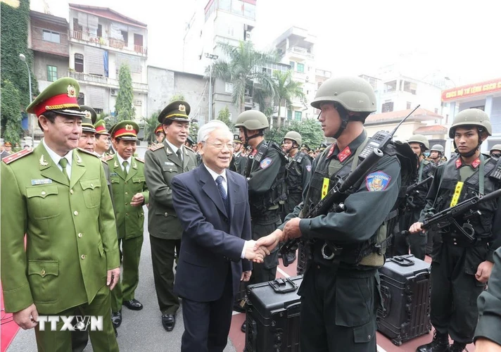 Tổng Bí thư Nguyễn Phú Trọng đến thăm và kiểm tra công tác sẵn sàng chiến đấu của Bộ Tư lệnh cảnh sát cơ động thuộc Bộ Công an. (Ảnh: Trí Dũng/TTXVN)