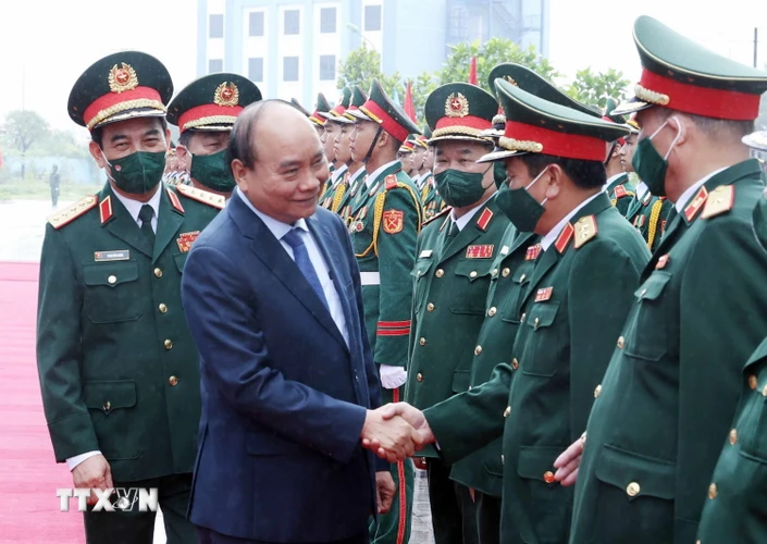 Chủ tịch nước Nguyễn Xuân Phúc với các đại biểu tham dự buổi lễ. (Ảnh: Thống Nhất/TTXVN)