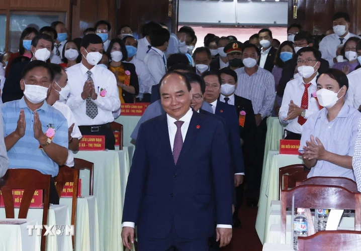 Chủ tịch nước Nguyễn Xuân Phúc đến dự Lễ công nhận huyện Tuy Phước đạt chuẩn nông thôn mới năm 2020. (Ảnh: Thống Nhất/TTXVN) 