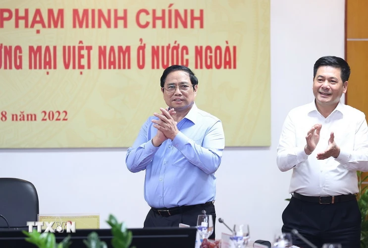 Thủ tướng Phạm Minh Chính đến dự Hội nghị phát triển thị trường với hệ thống Thương vụ Việt Nam ở nước ngoài. (Ảnh: Dương Giang/TTXVN)