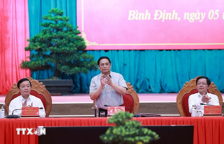 Thủ tướng Phạm Minh Chính làm việc với Ban Thường vụ Tỉnh ủy Bình Định. (Ảnh: Dương Giang/TTXVN)