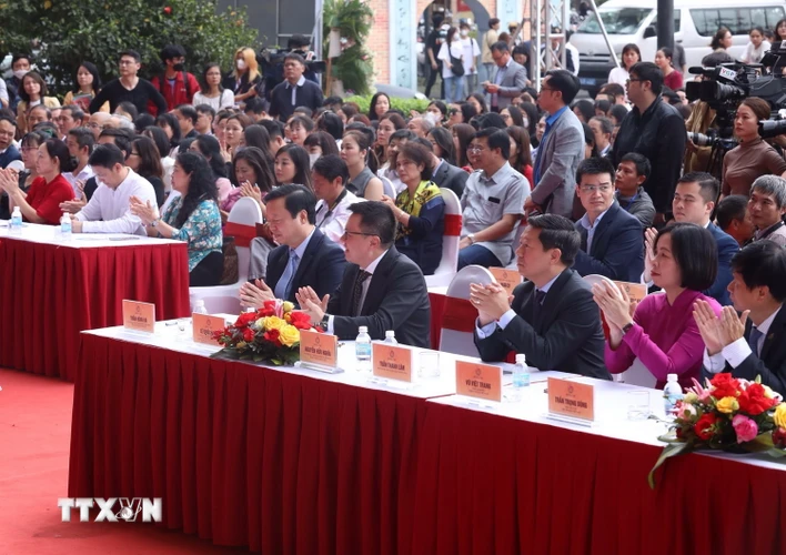 Phó Thủ tướng Trần Hồng Hà và các đại biểu tham dự Lễ bế mạc. (Ảnh: Hoàng Hiếu/TTXVN)